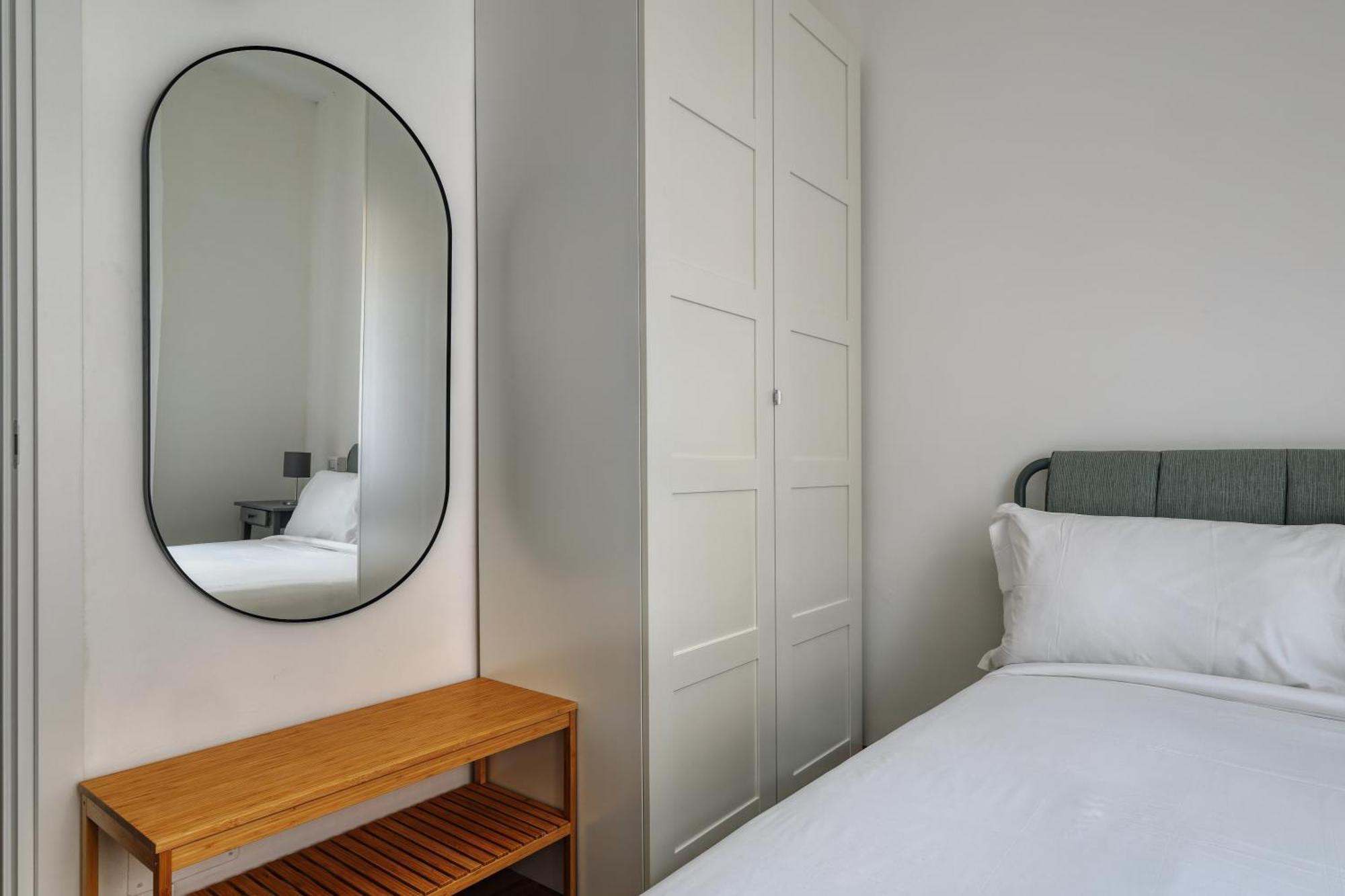 Joivy Chic 3-Bed Flat Near Colonne Di San Lorenzo Milan Exterior photo