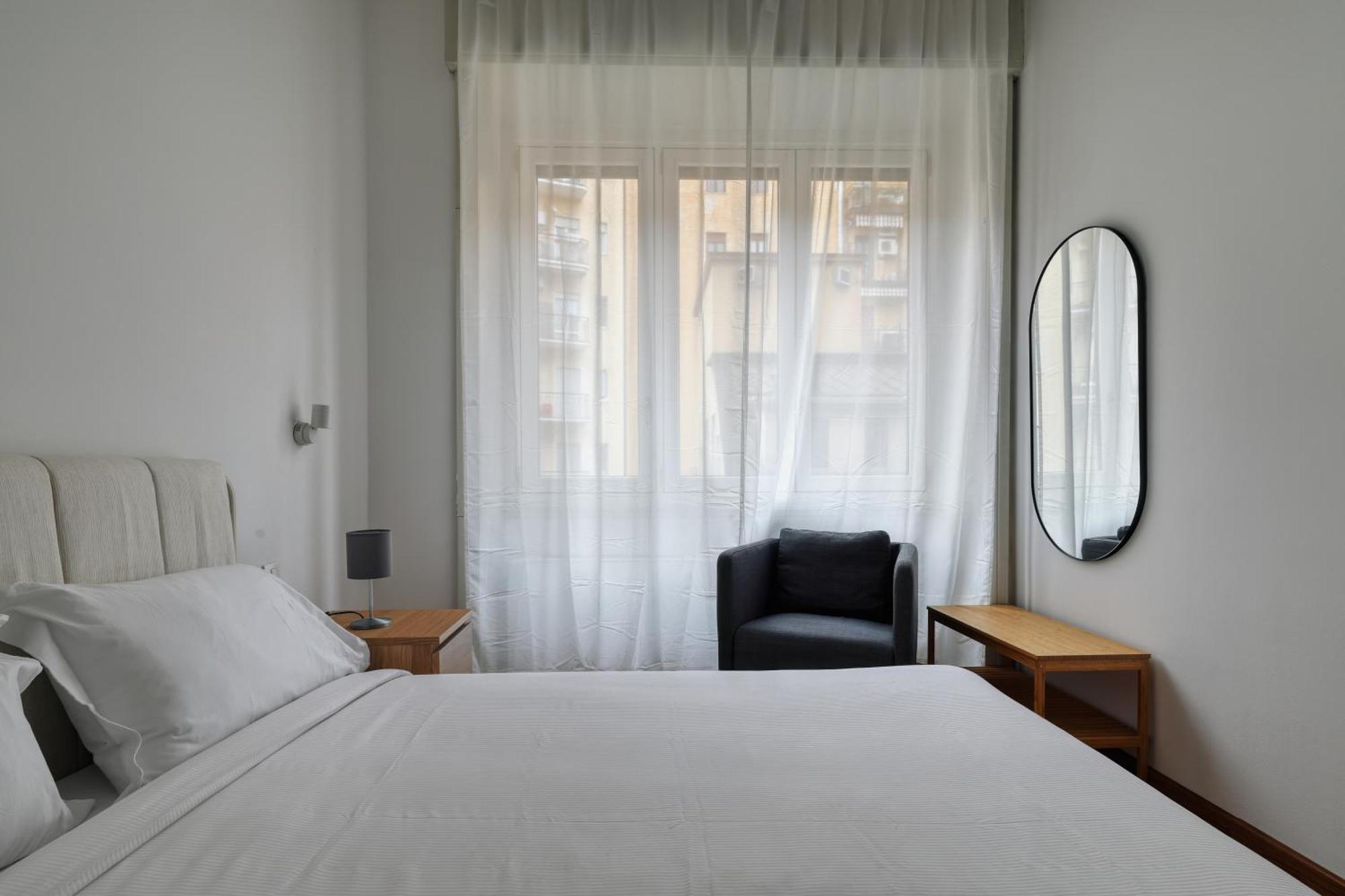 Joivy Chic 3-Bed Flat Near Colonne Di San Lorenzo Milan Exterior photo