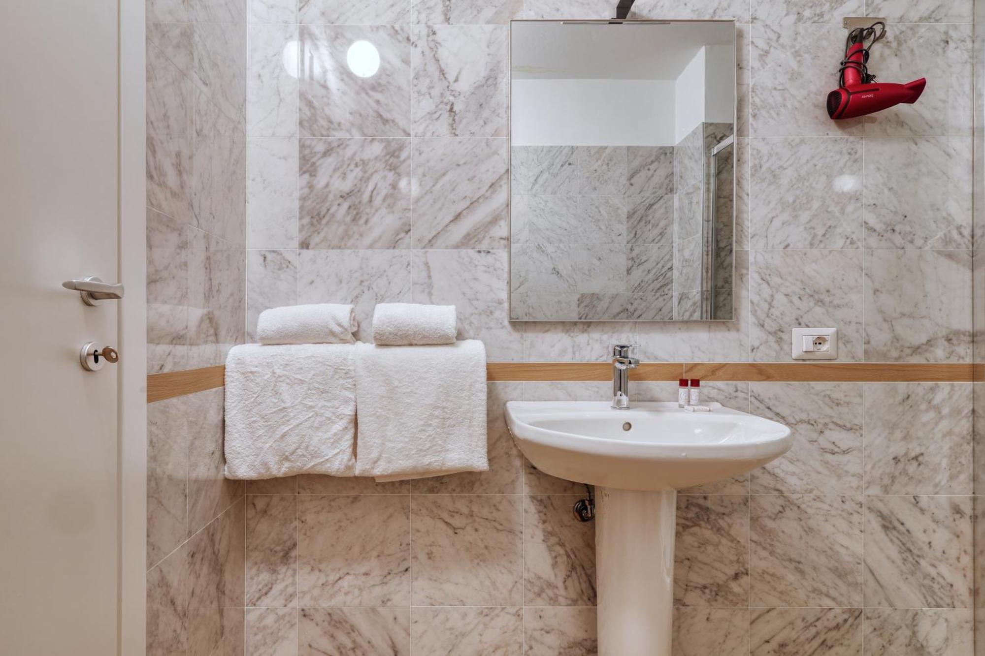 Joivy Chic 3-Bed Flat Near Colonne Di San Lorenzo Milan Exterior photo